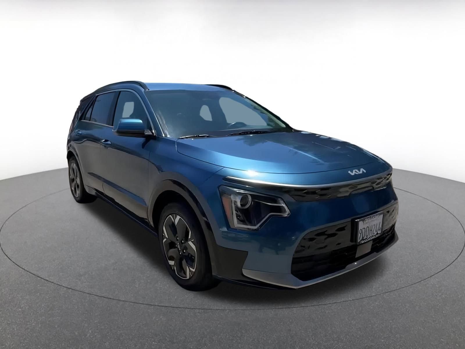 Thumbnail: 2023 Kia Niro - 3