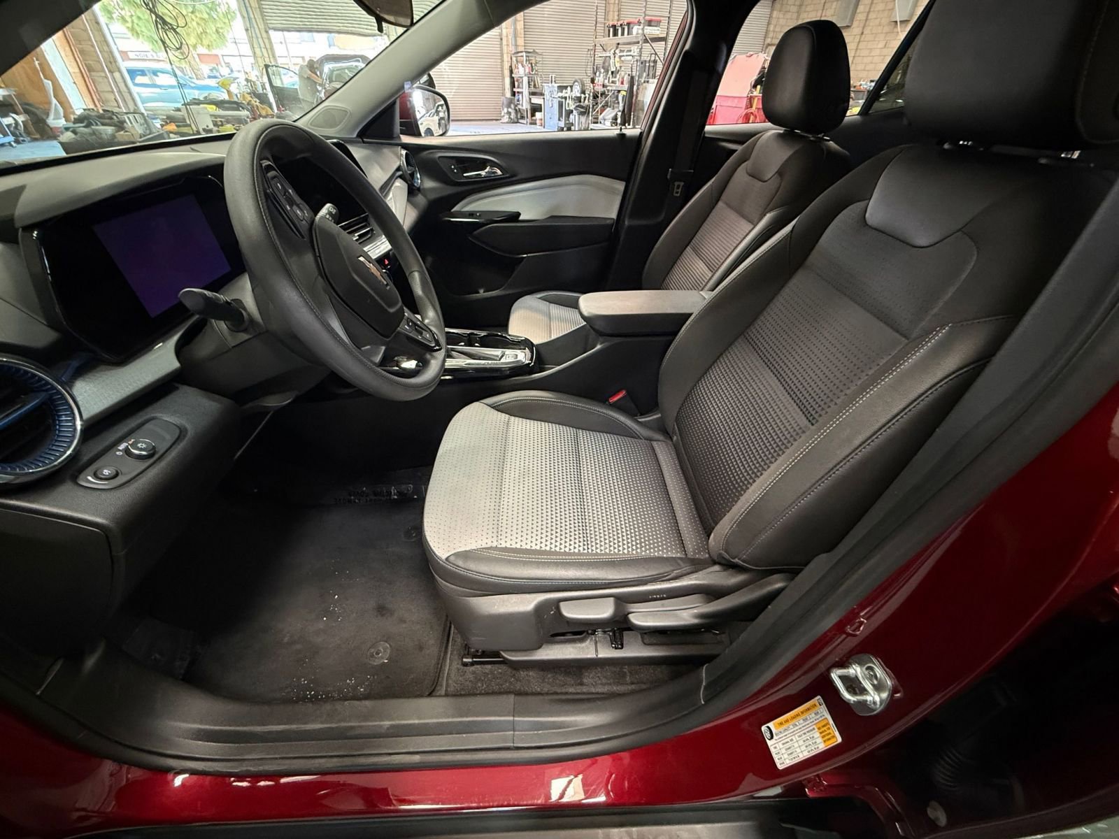 Thumbnail: 2025 Chevrolet Trax - 24