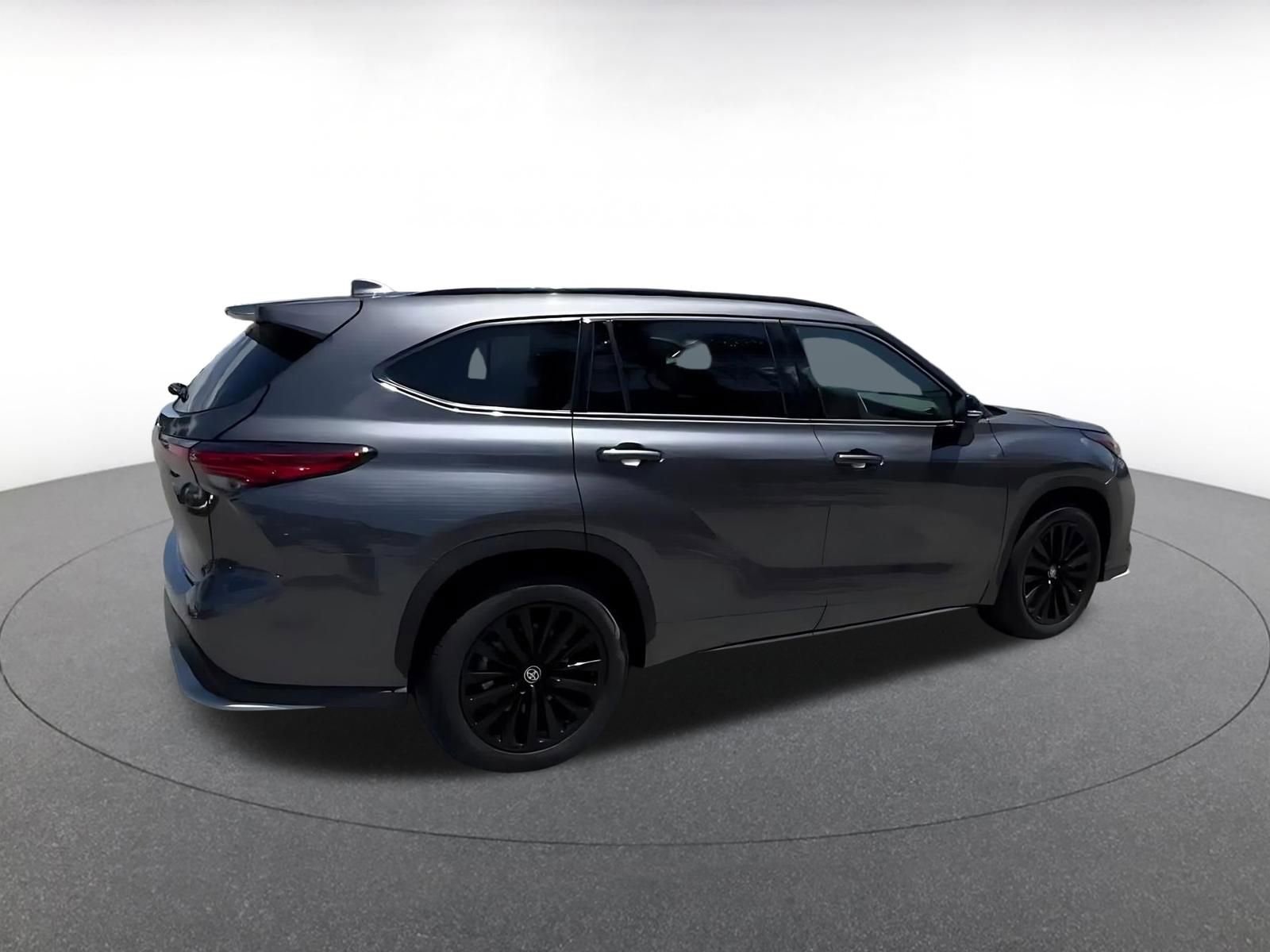 Thumbnail: 2025 Toyota Highlander - 15