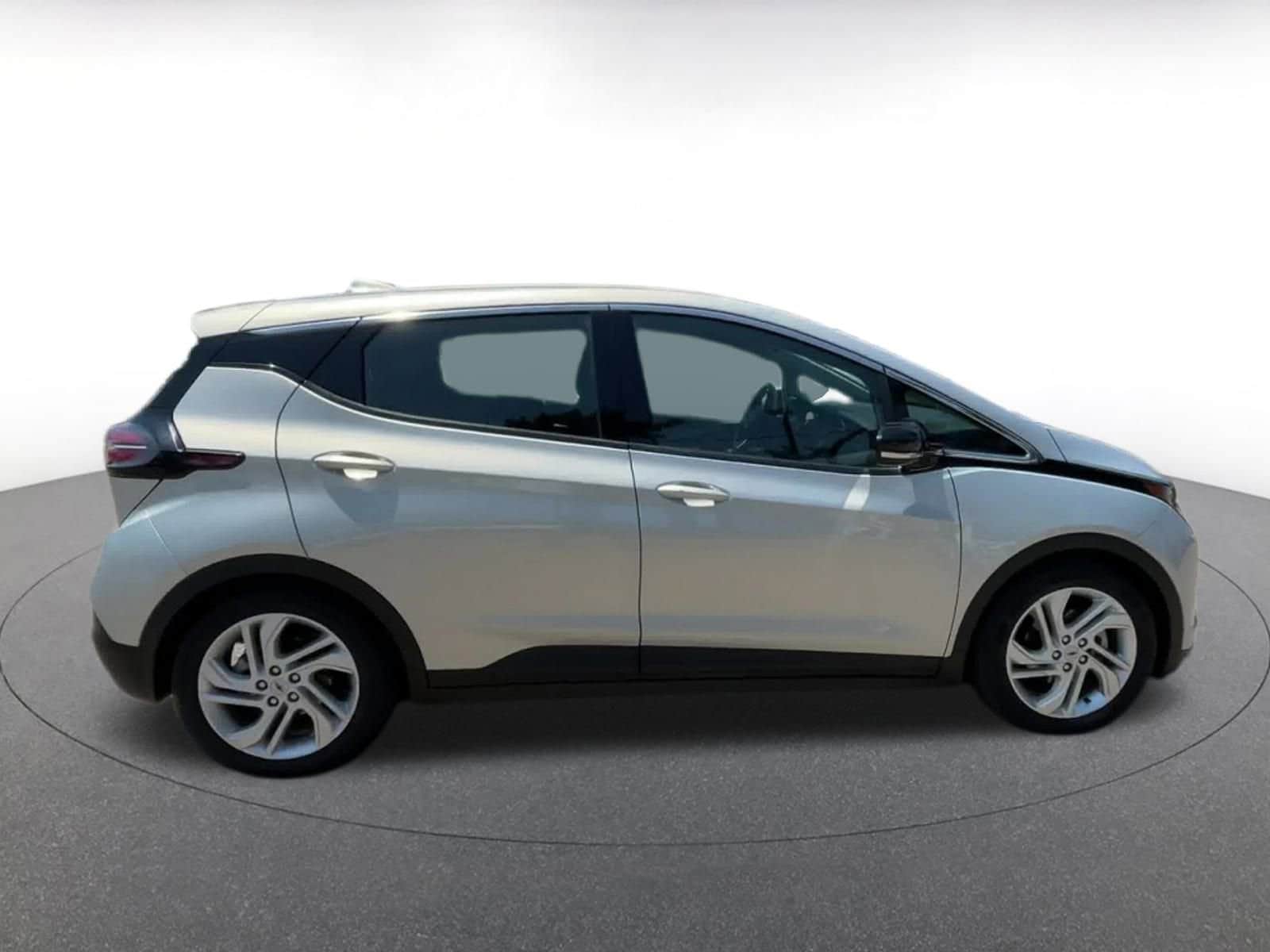 Thumbnail: 2023 Chevrolet Bolt EV - 16