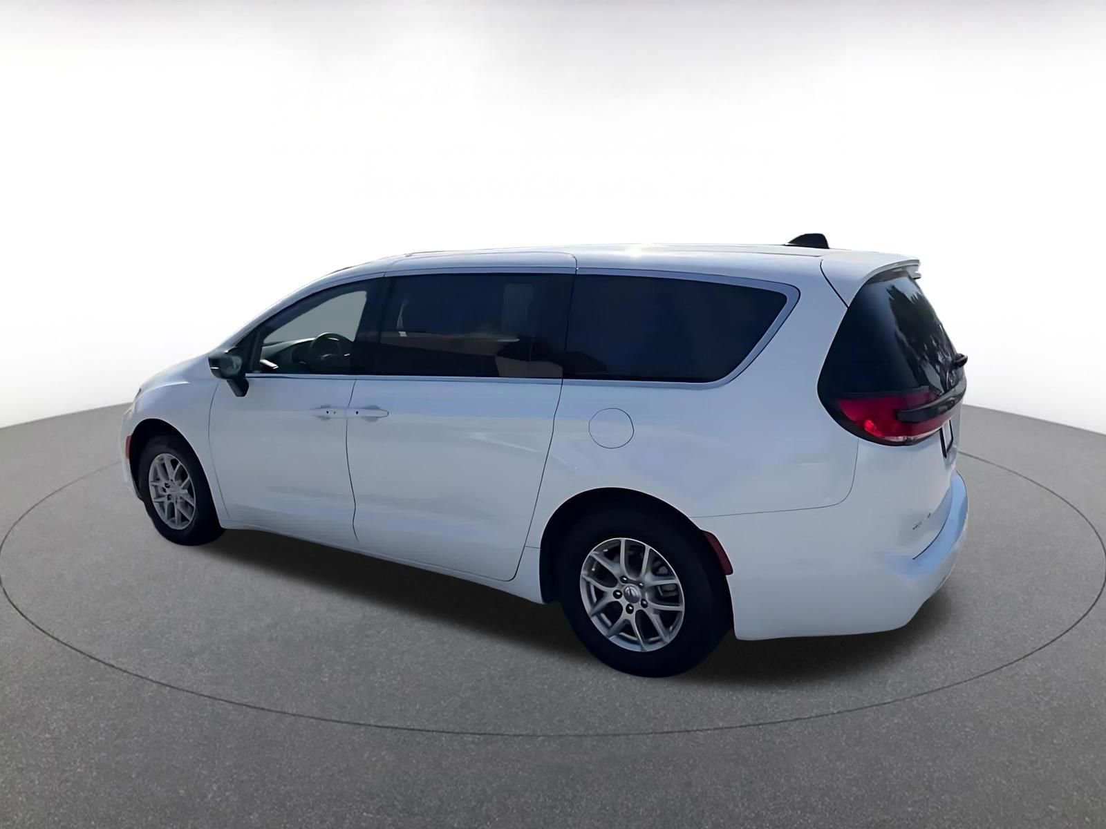 Thumbnail: 2025 Chrysler Pacifica - 10