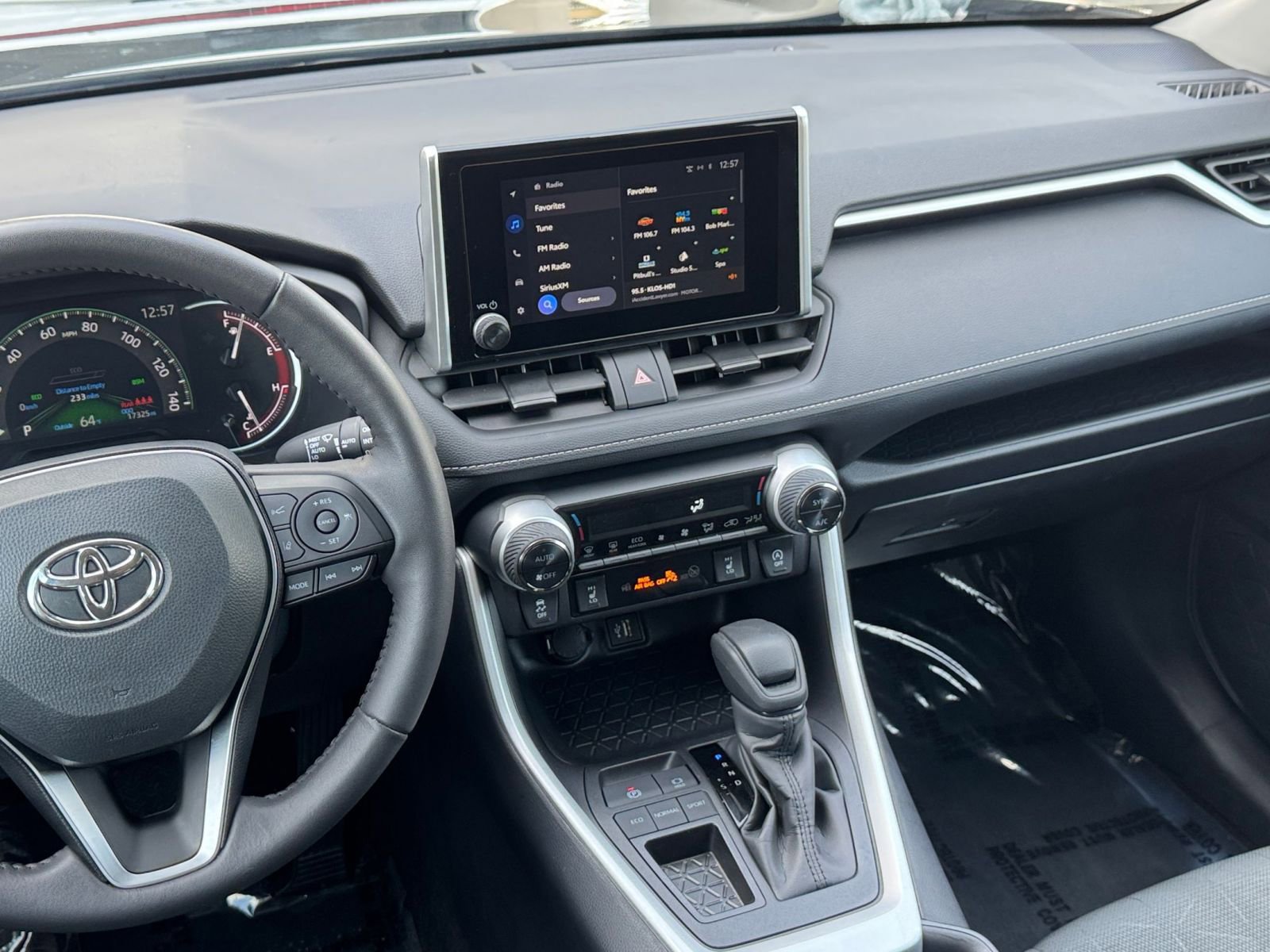 Thumbnail: 2025 Toyota RAV4 - 21