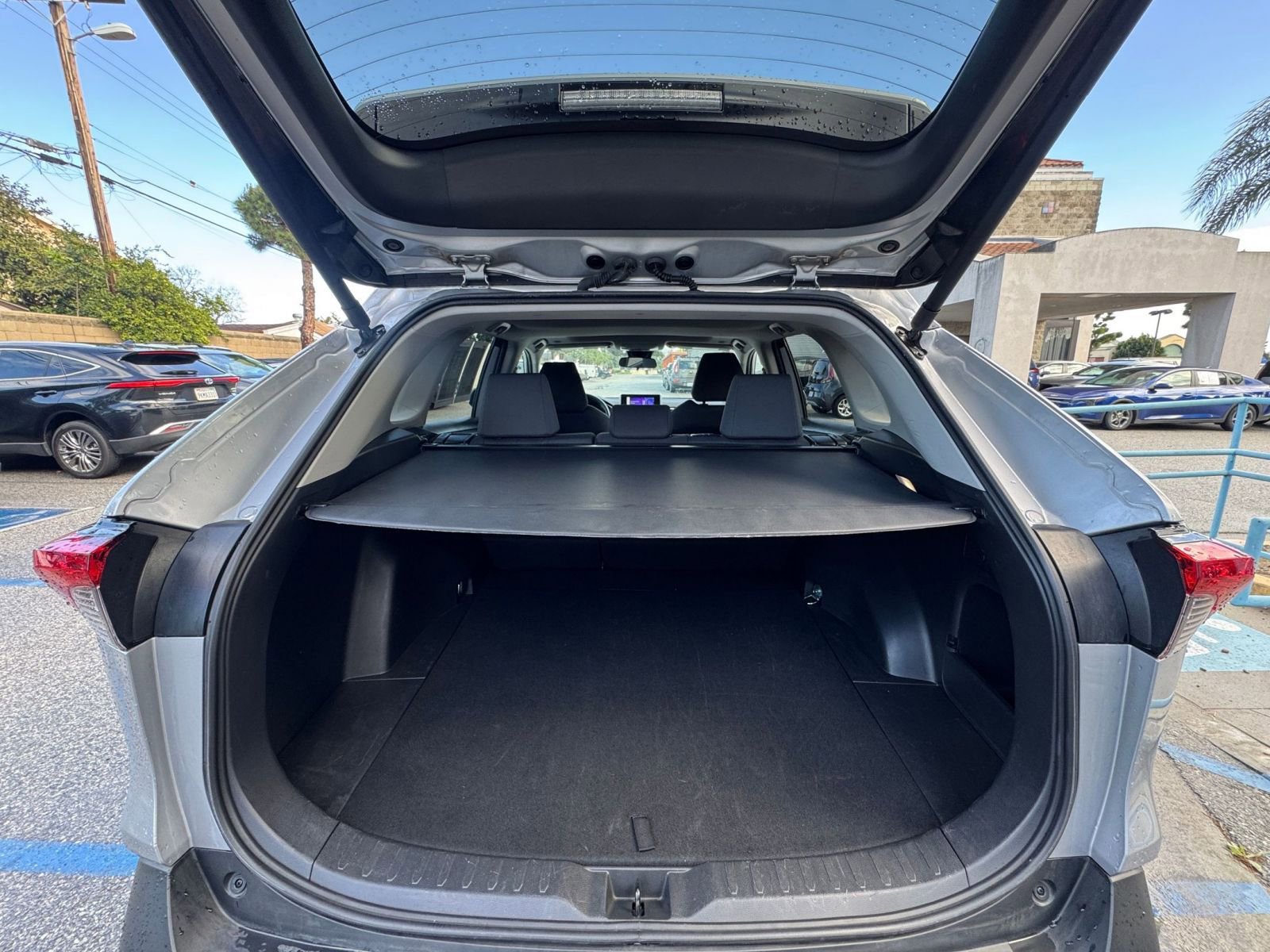 Thumbnail: 2025 Toyota RAV4 - 33