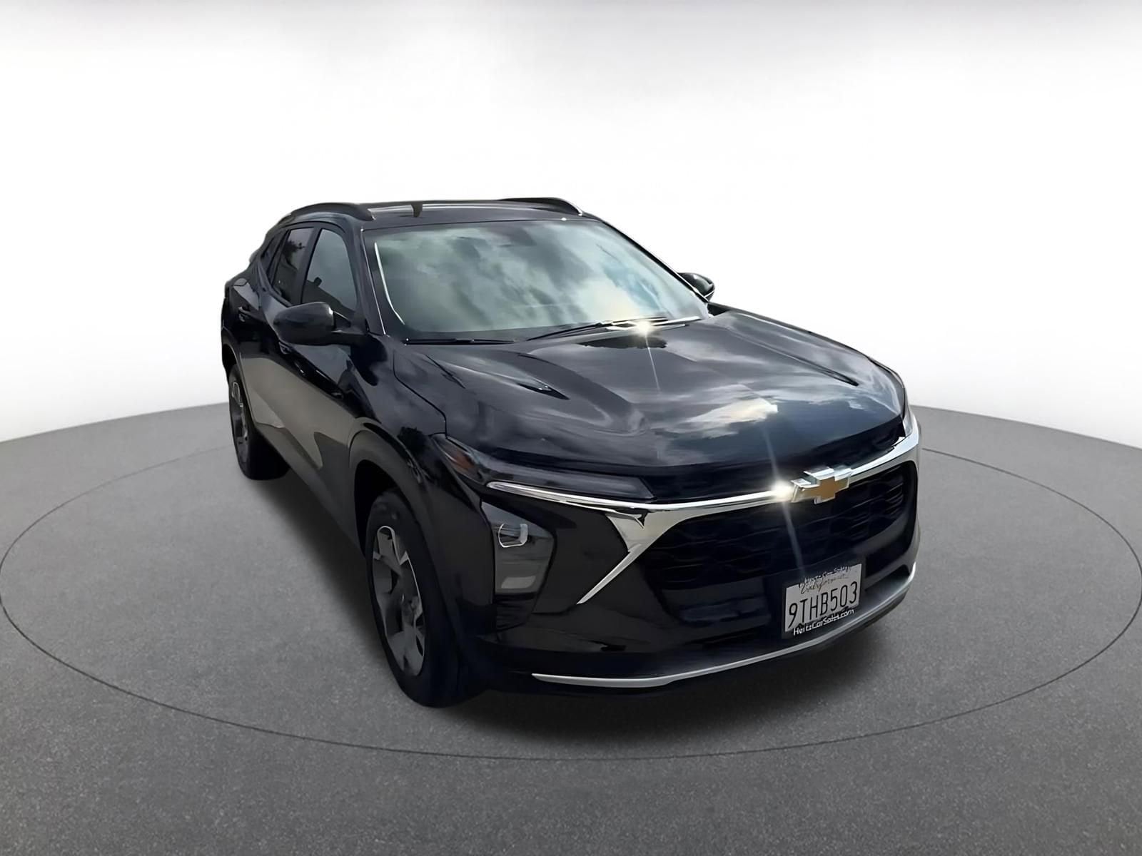 Thumbnail: 2025 Chevrolet Trax - 3