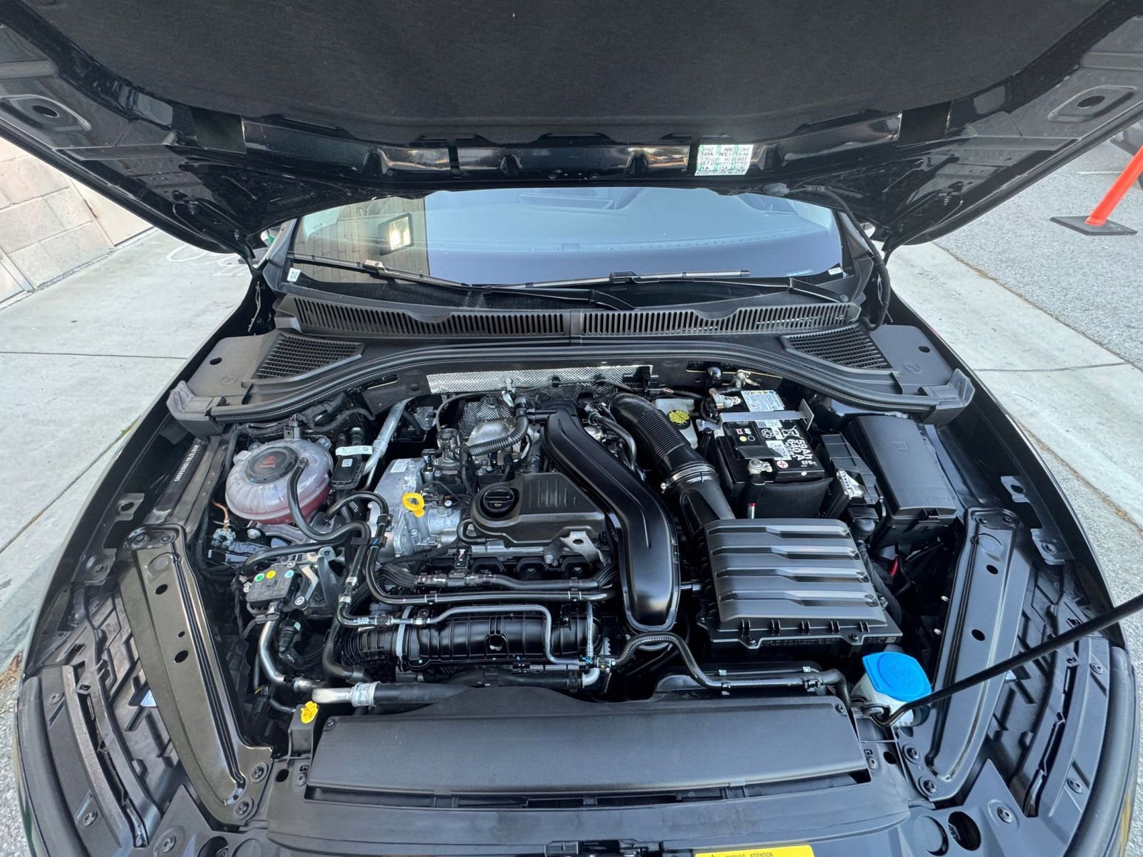 Thumbnail: 2025 Volkswagen Jetta - 32