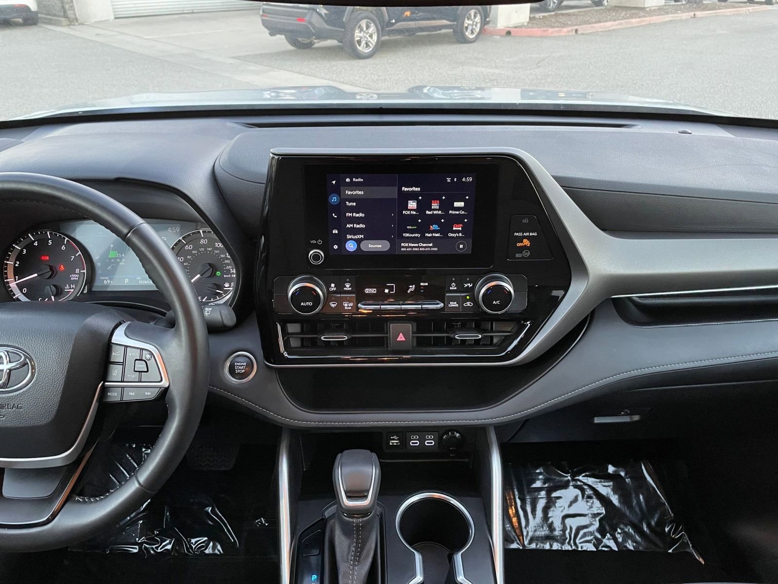 Thumbnail: 2025 Toyota Highlander - 18