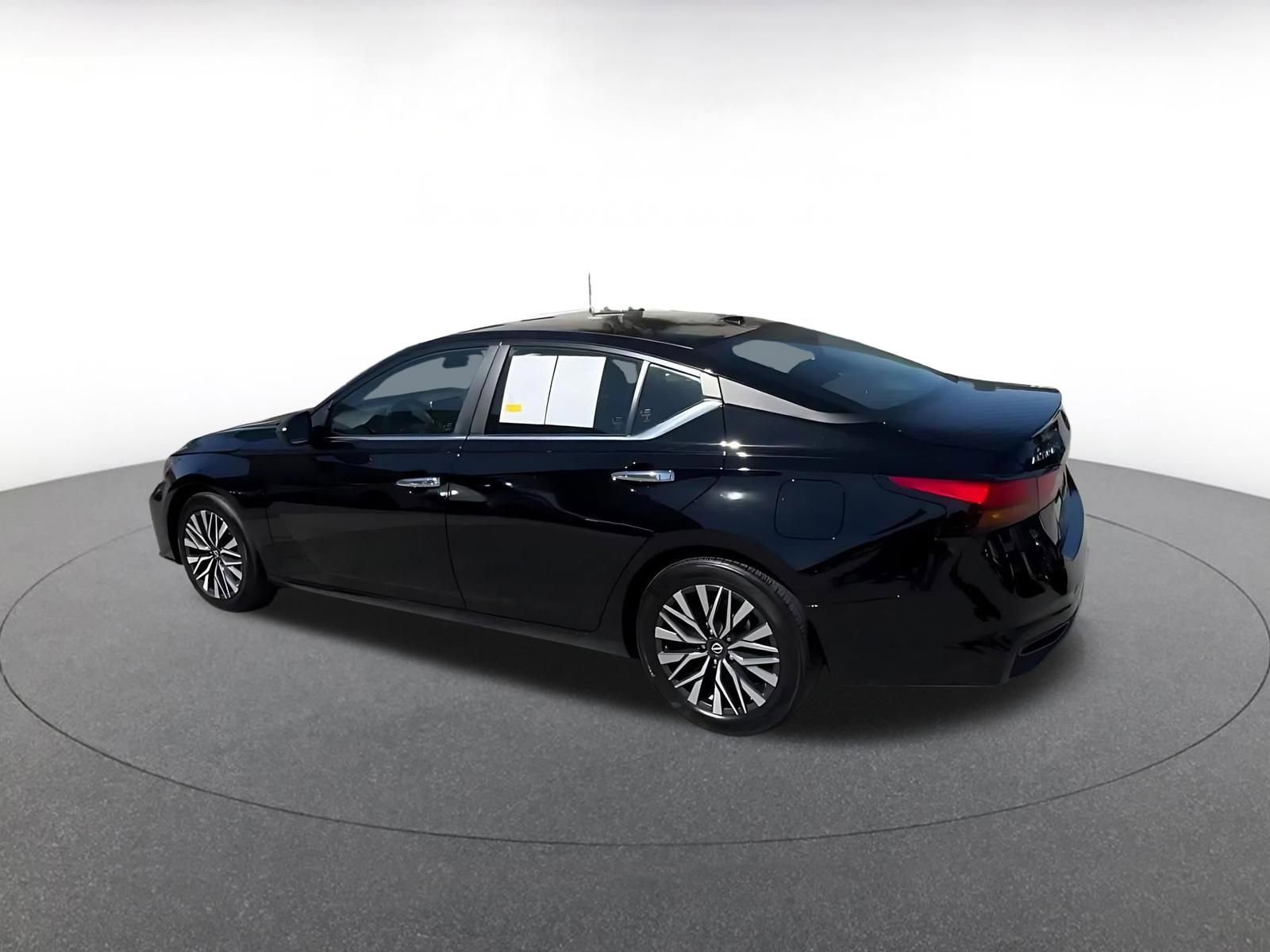 Thumbnail: 2025 Nissan Altima - 10