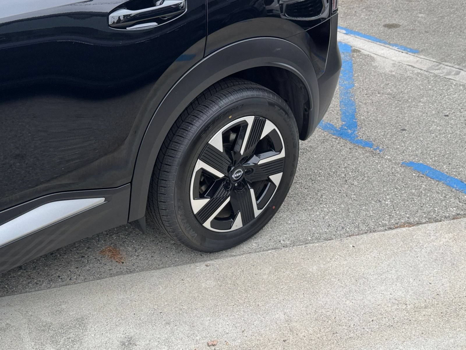 Thumbnail: 2025 Nissan Kicks - 23