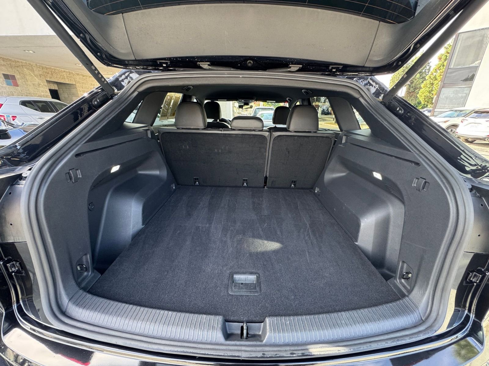 Thumbnail: 2025 Volkswagen Atlas - 32