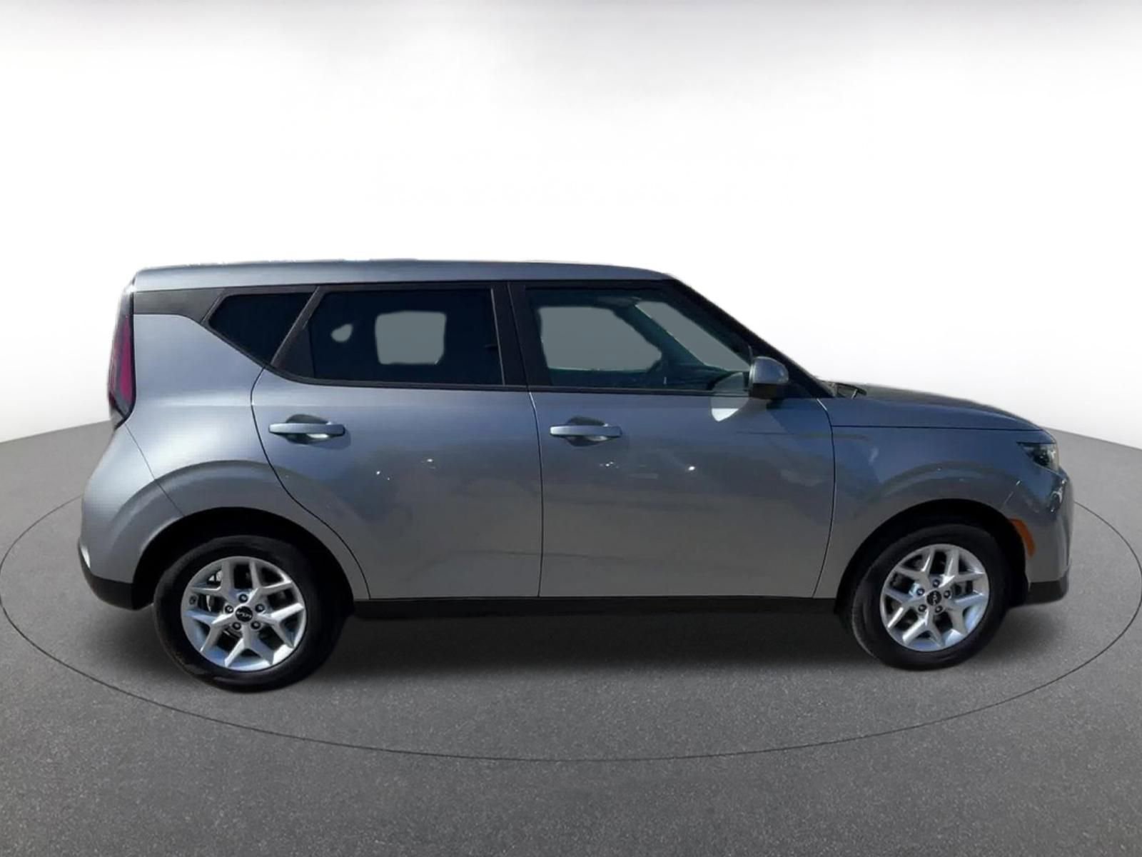 2024 Kia Soul LX 16