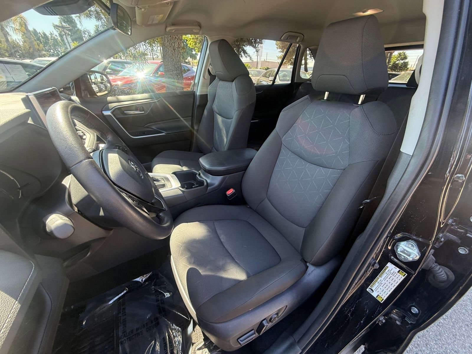 Thumbnail: 2025 Toyota RAV4 - 32