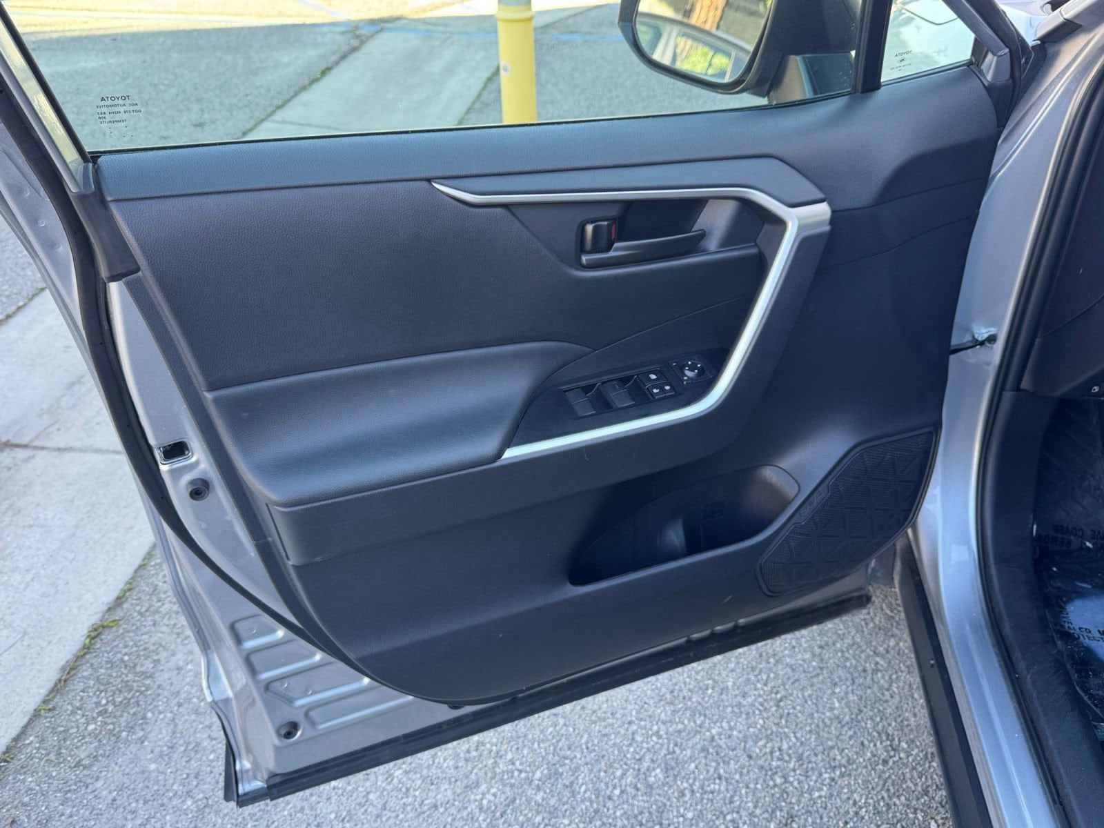 Thumbnail: 2025 Toyota RAV4 - 20