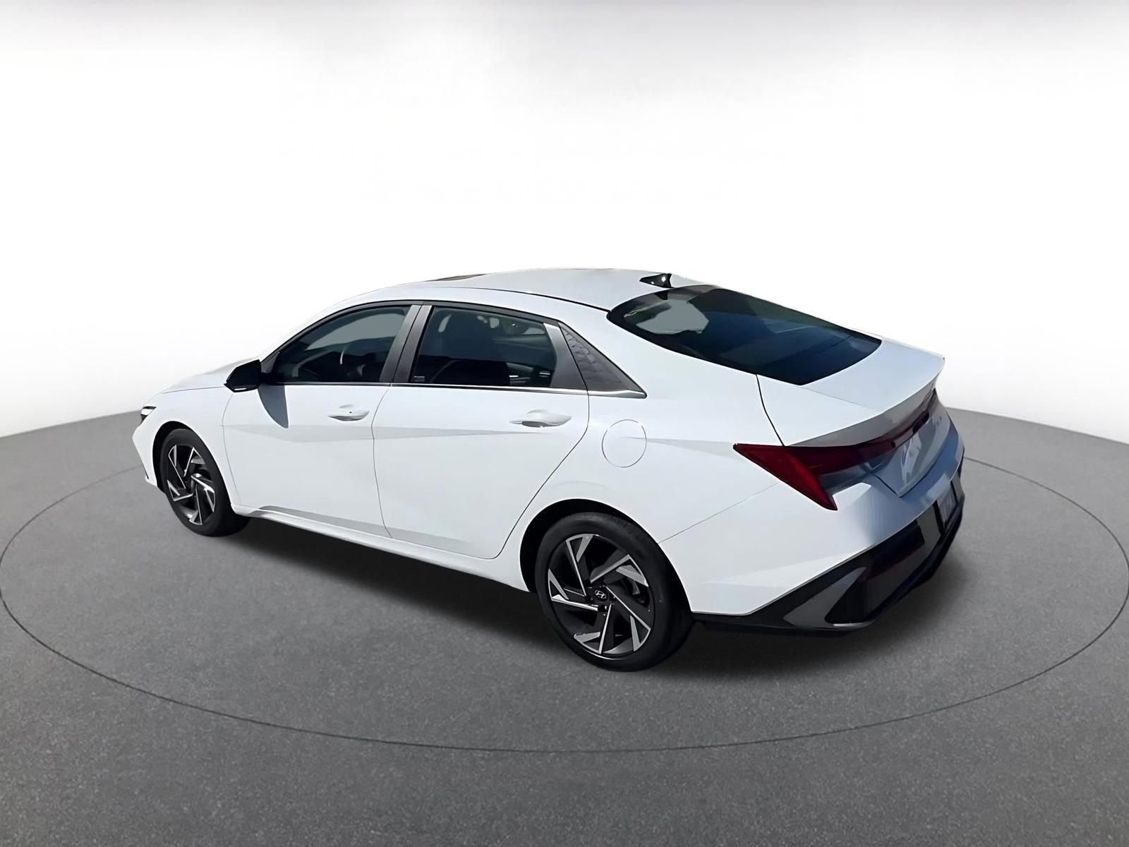 Thumbnail: 2025 Hyundai Elantra - 10