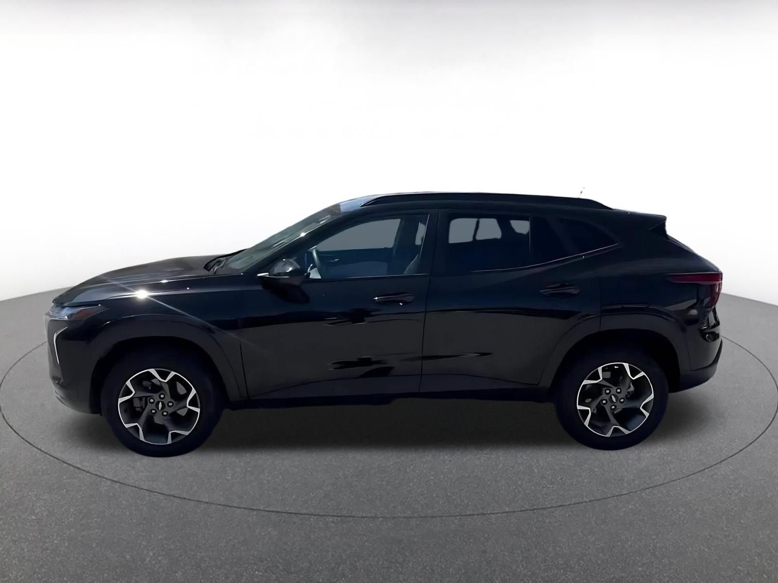 Thumbnail: 2025 Chevrolet Trax - 8
