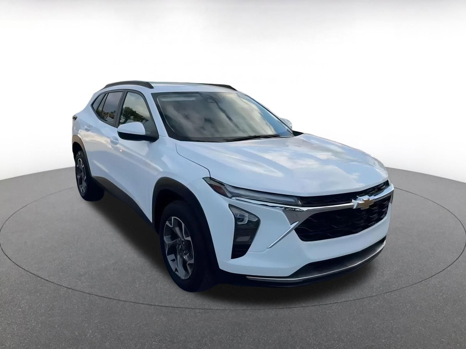 Thumbnail: 2025 Chevrolet Trax - 3