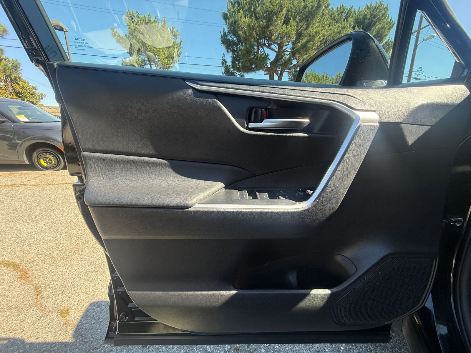 Thumbnail: 2025 Toyota RAV4 - 18