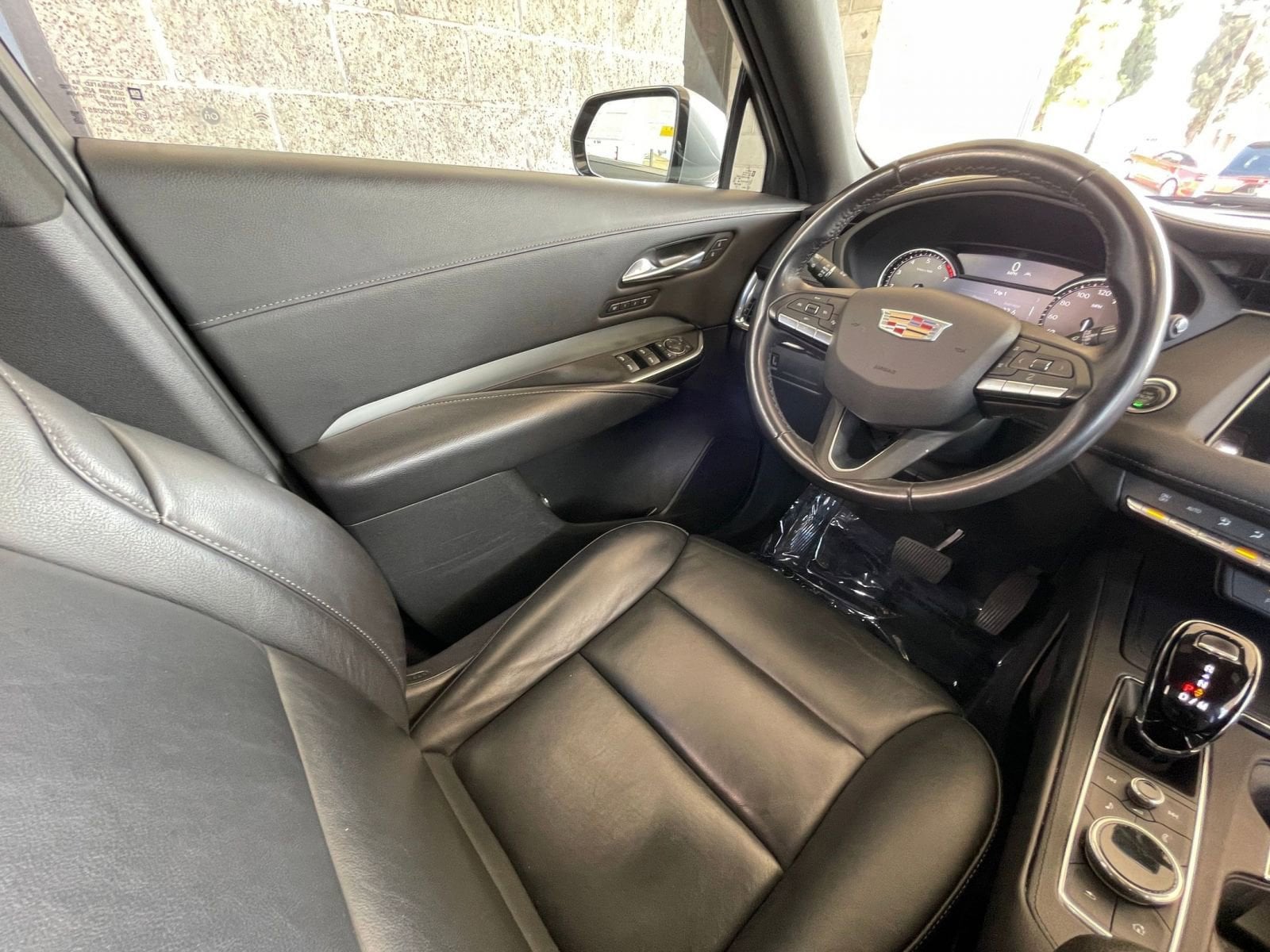 Thumbnail: 2023 Cadillac XT4 - 34