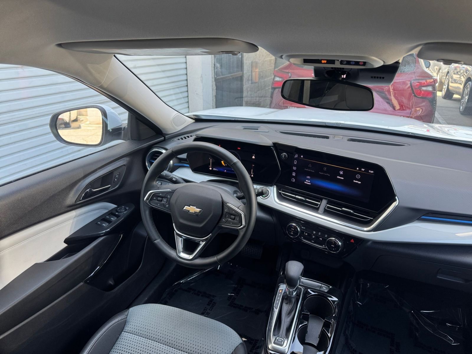 Thumbnail: 2025 Chevrolet Trax - 34