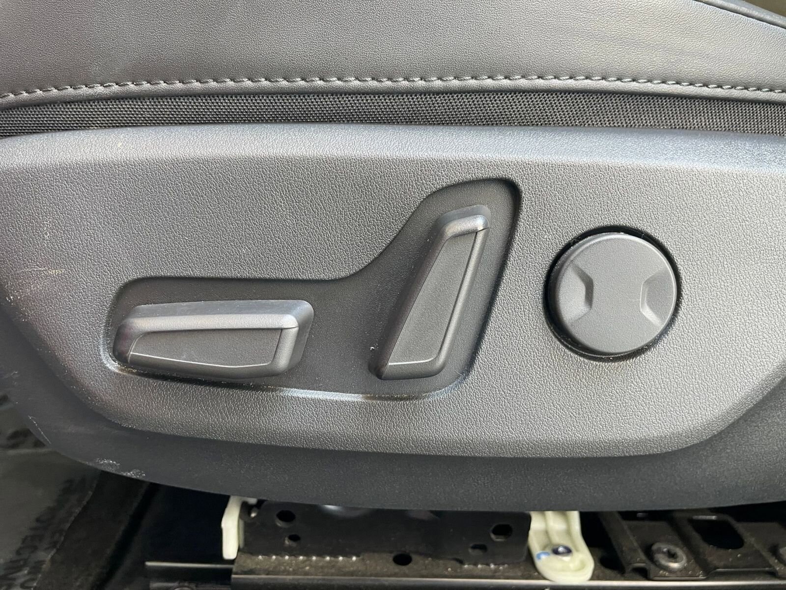 Thumbnail: 2023 Kia Niro - 27