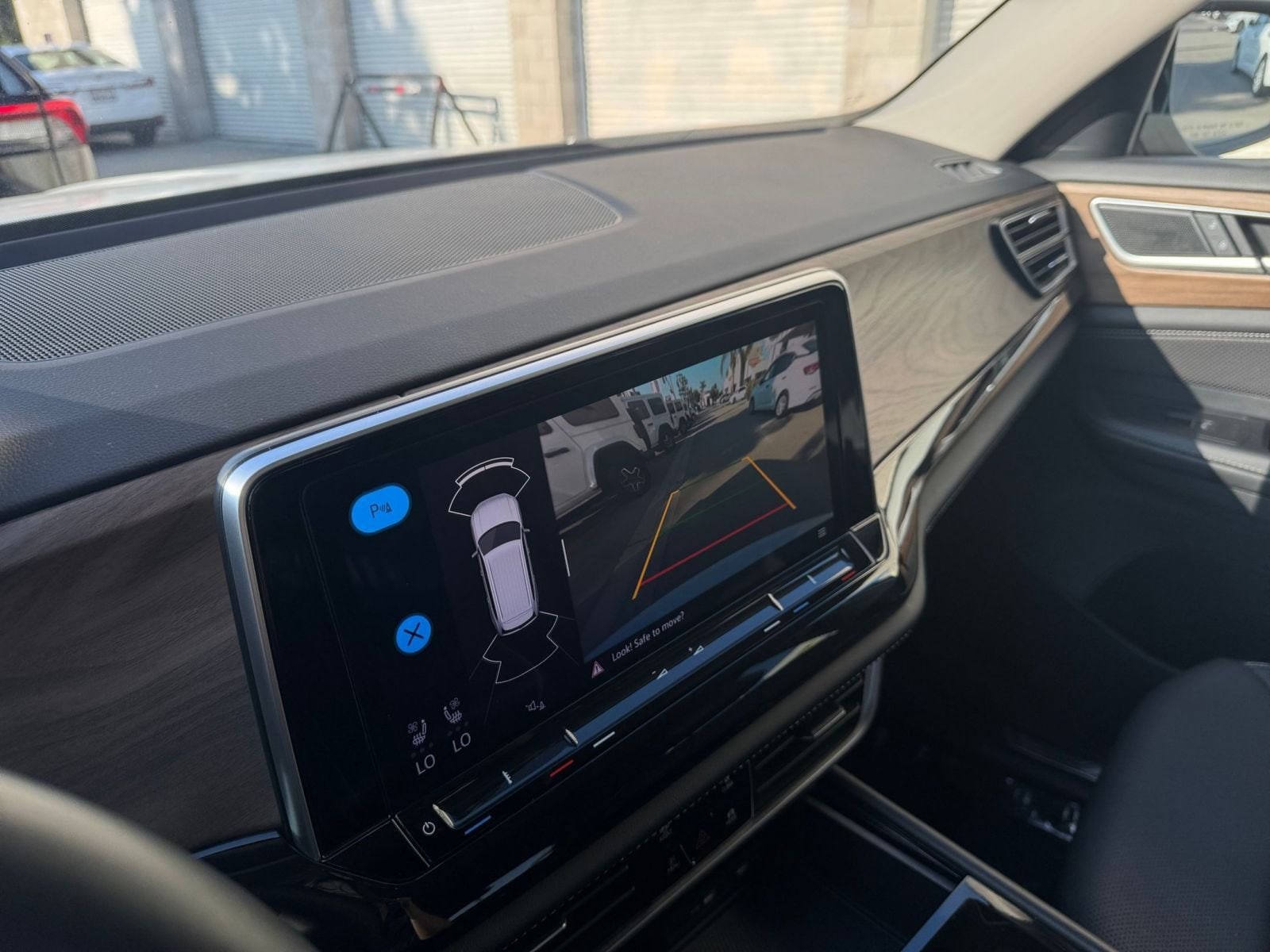 Thumbnail: 2025 Volkswagen Atlas - 17