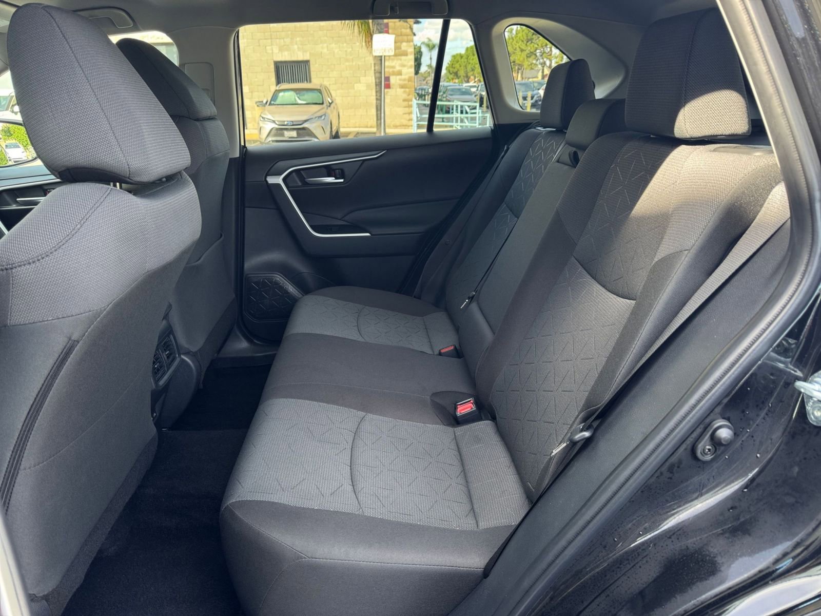 Thumbnail: 2025 Toyota RAV4 - 25