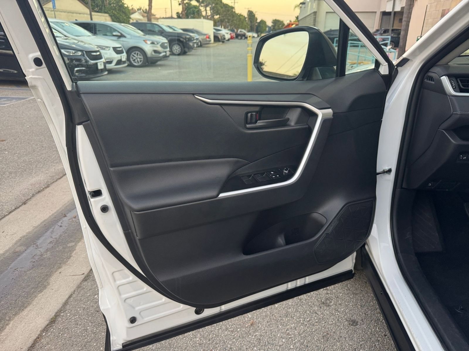 Thumbnail: 2025 Toyota RAV4 - 20