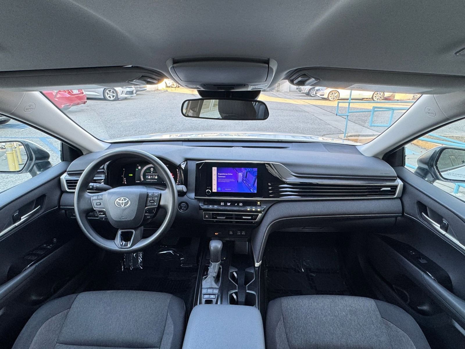 Thumbnail: 2025 Toyota Camry - 32