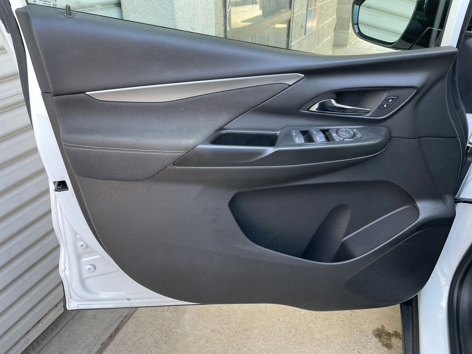 Thumbnail: 2023 Chevrolet Bolt EV - 23