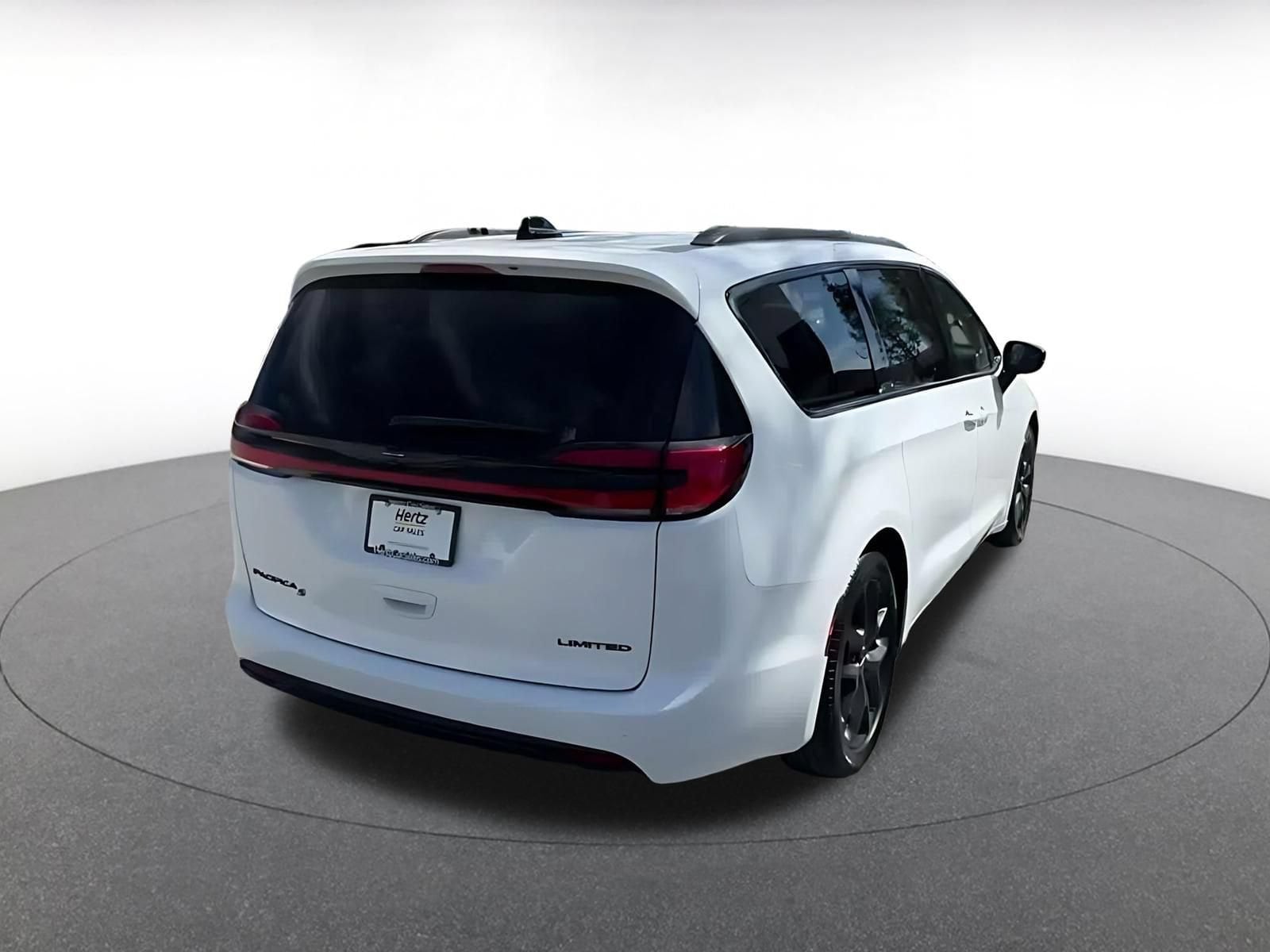 Thumbnail: 2025 Chrysler Pacifica - 11
