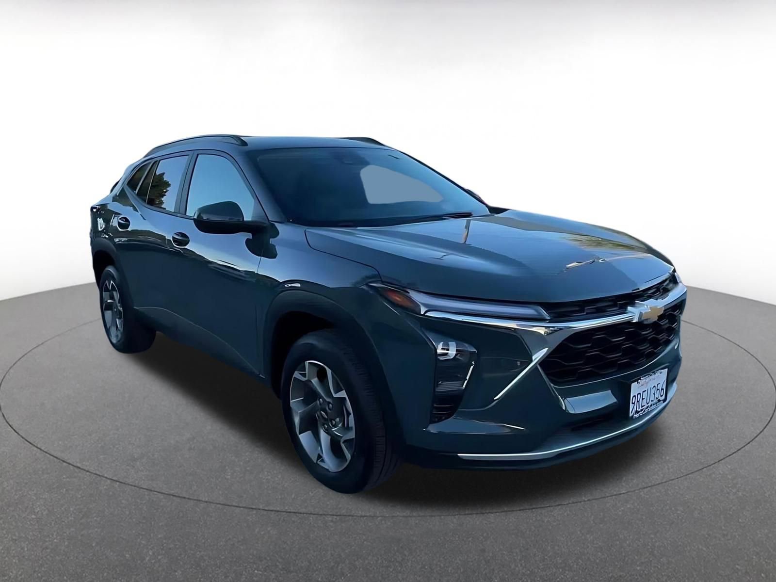 Thumbnail: 2025 Chevrolet Trax - 3