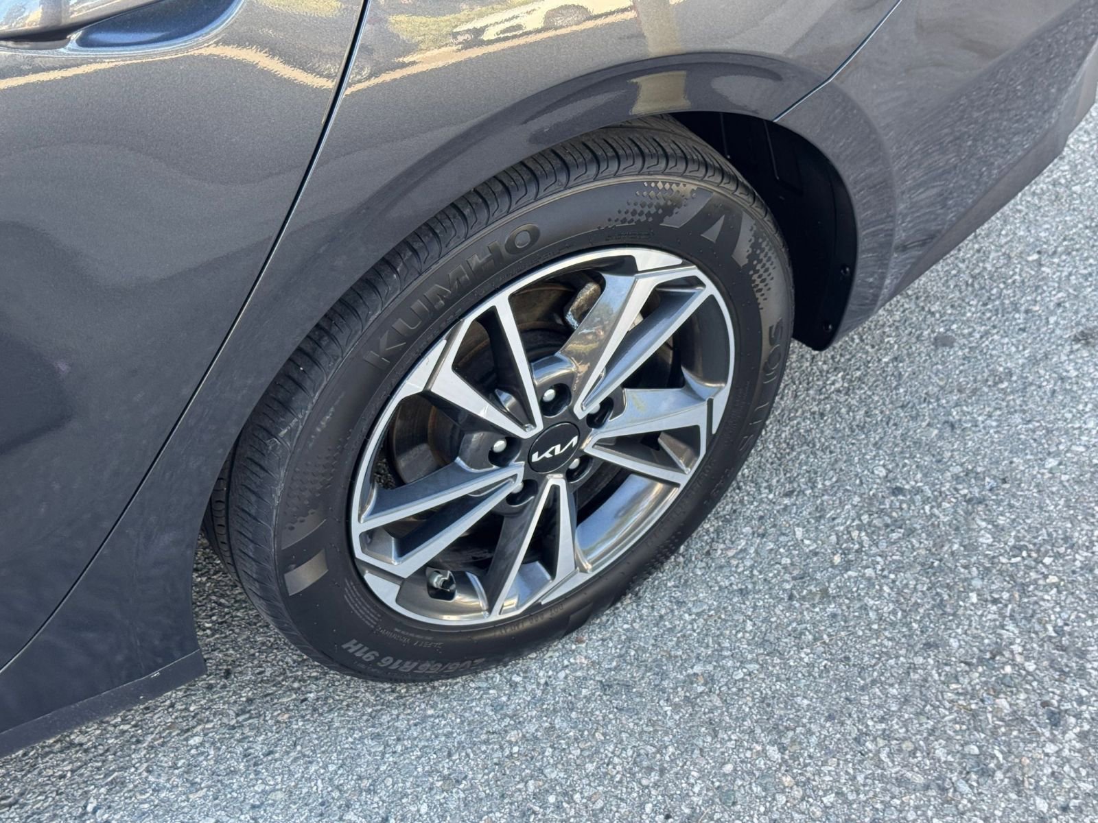 Thumbnail: 2023 Kia Forte - 28