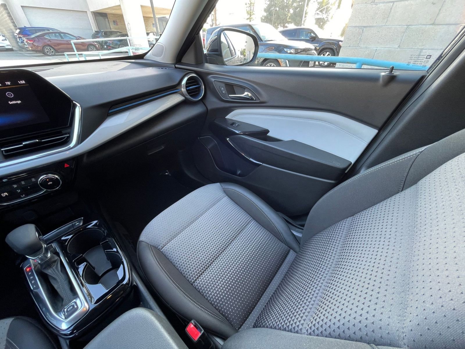 Thumbnail: 2025 Chevrolet Trax - 35