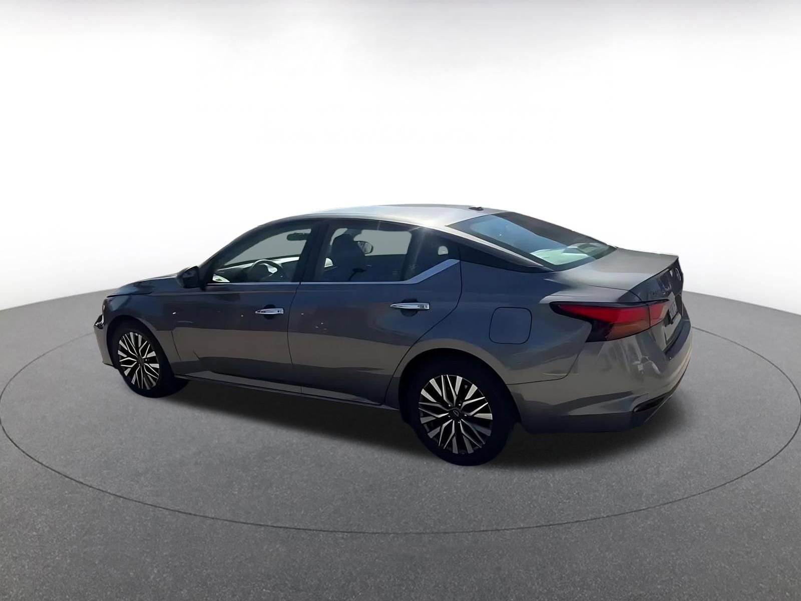 Thumbnail: 2025 Nissan Altima - 9