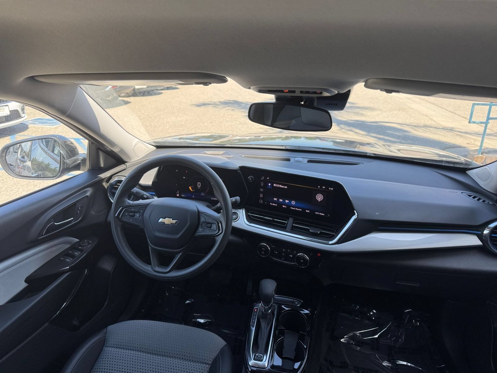 Thumbnail: 2025 Chevrolet Trax - 33