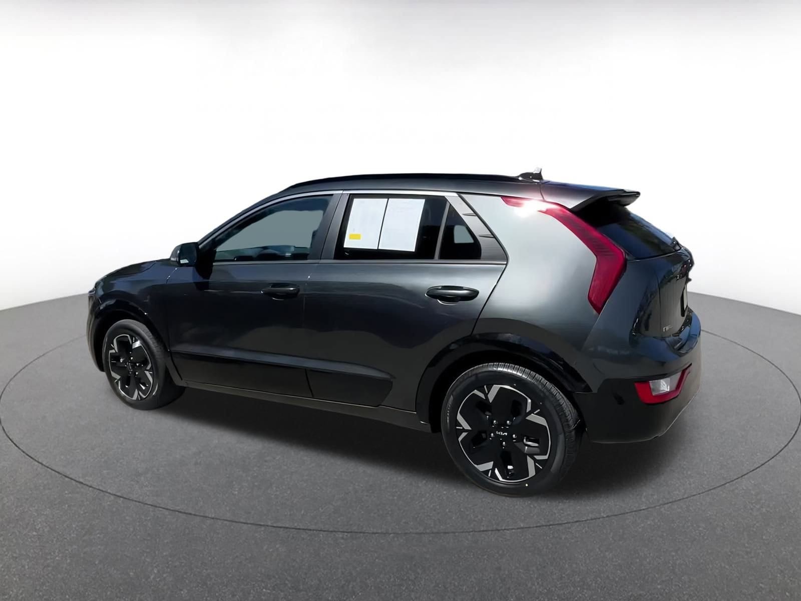 Thumbnail: 2023 Kia Niro - 10
