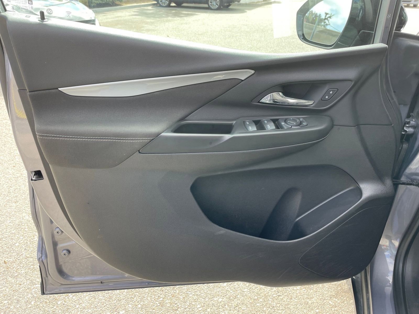 Thumbnail: 2023 Chevrolet Bolt EV - 23