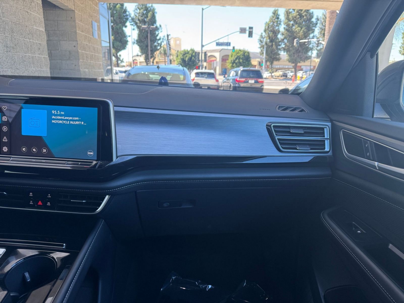 Thumbnail: 2025 Volkswagen Atlas - 35