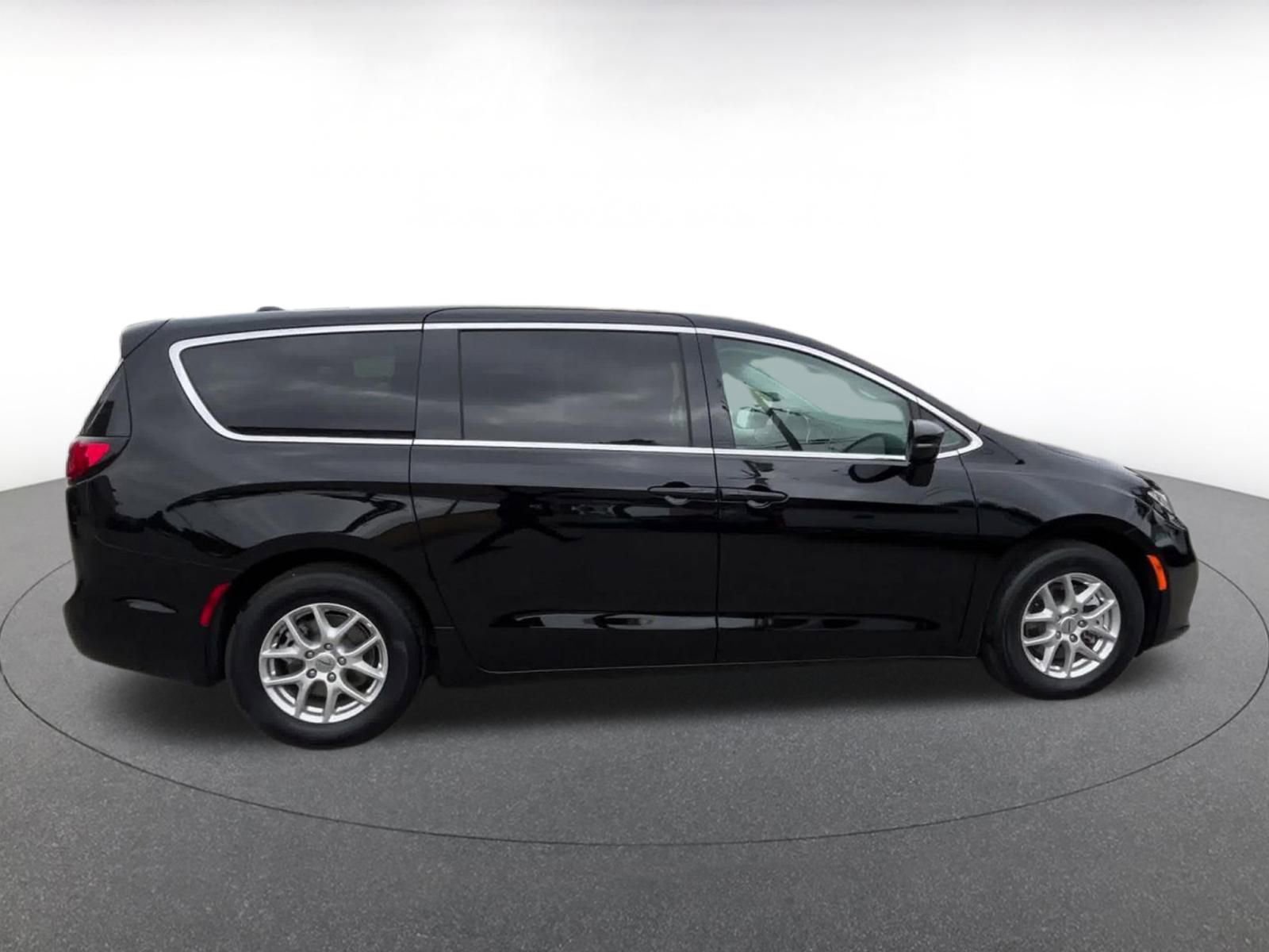 Thumbnail: 2024 Chrysler Pacifica - 16