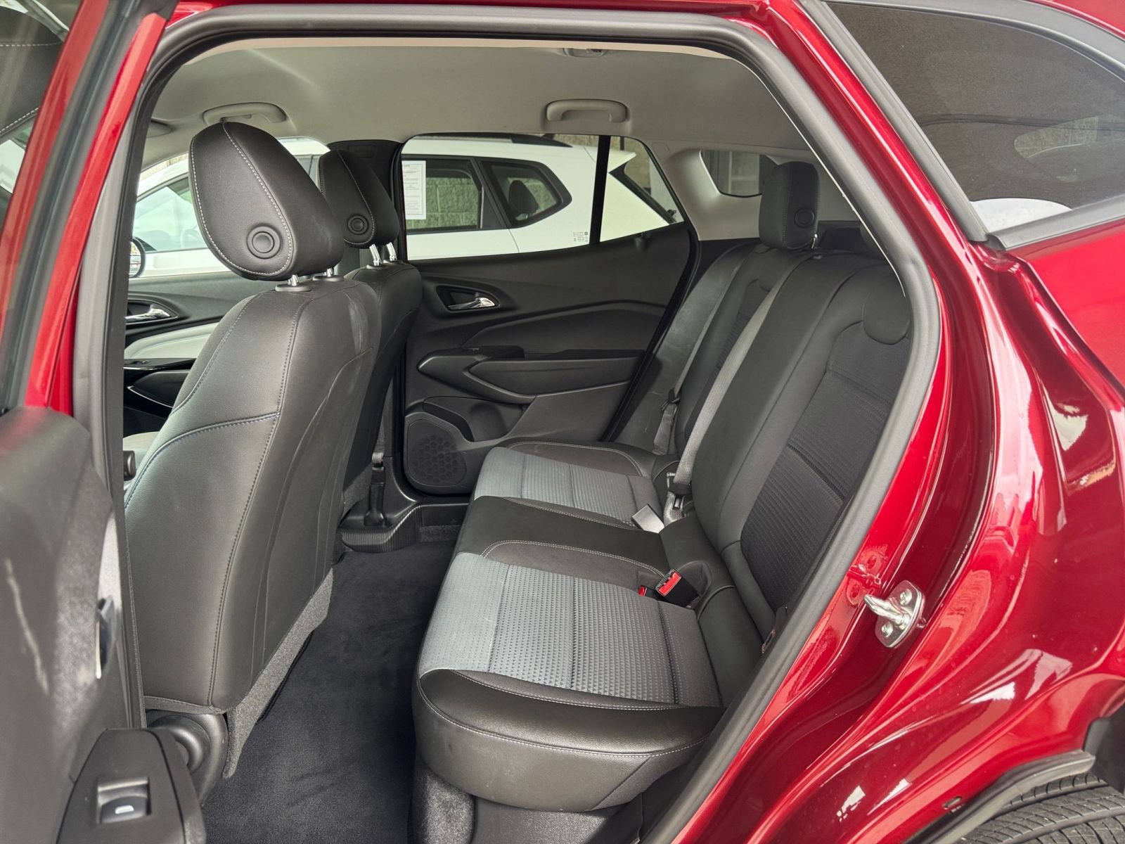 Thumbnail: 2025 Chevrolet Trax - 25