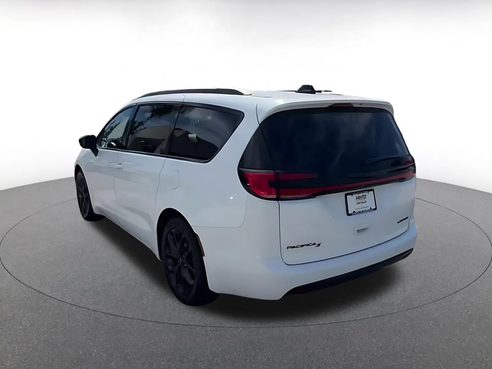 Thumbnail: 2025 Chrysler Pacifica - 9