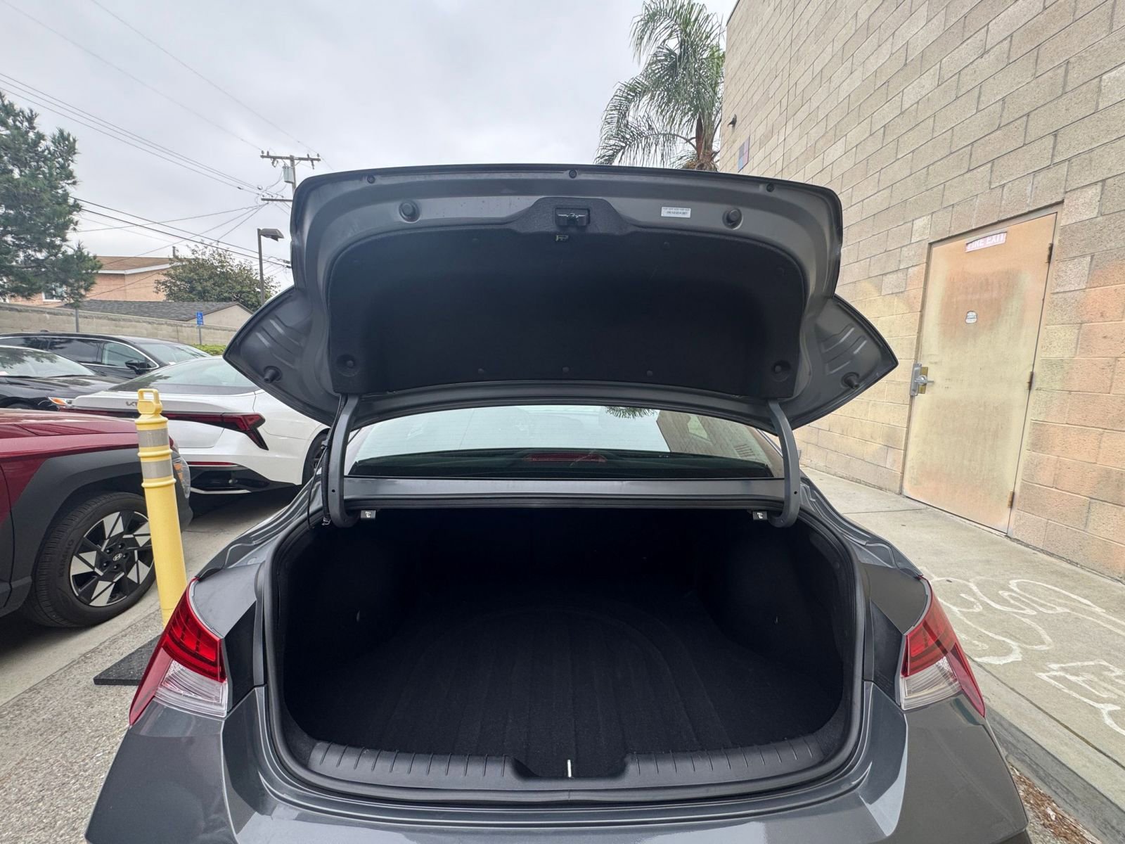 Thumbnail: 2025 Hyundai Elantra - 32