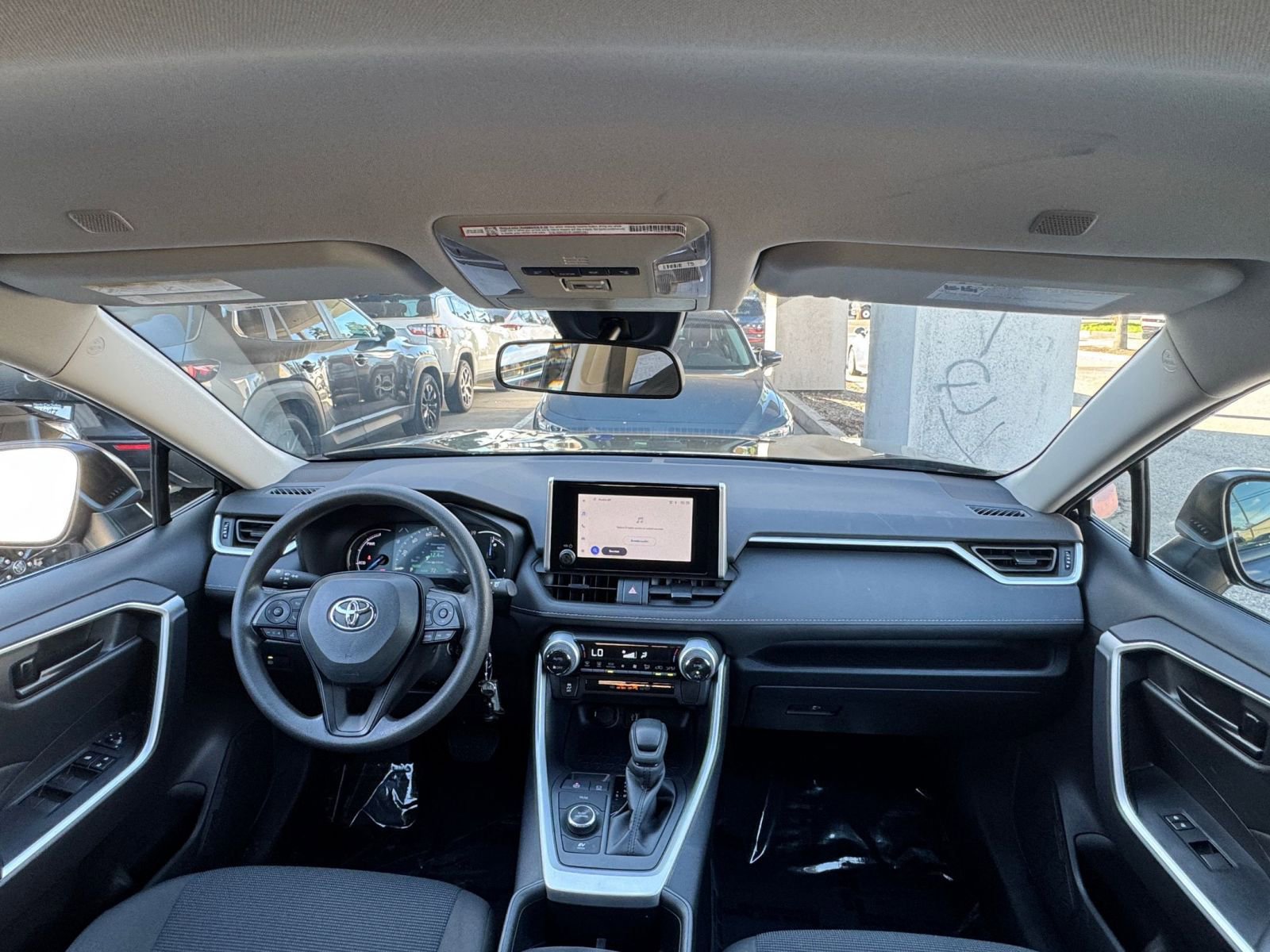 Thumbnail: 2025 Toyota RAV4 - 32