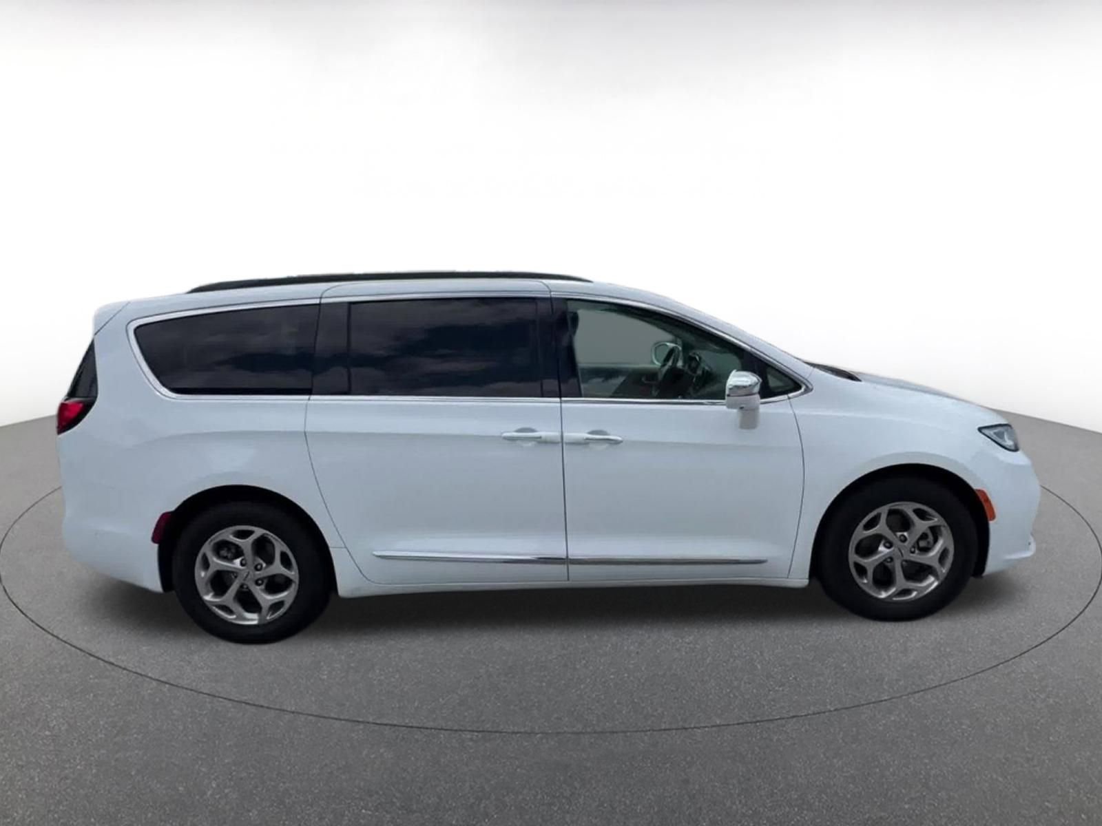 Thumbnail: 2022 Chrysler Pacifica - 16