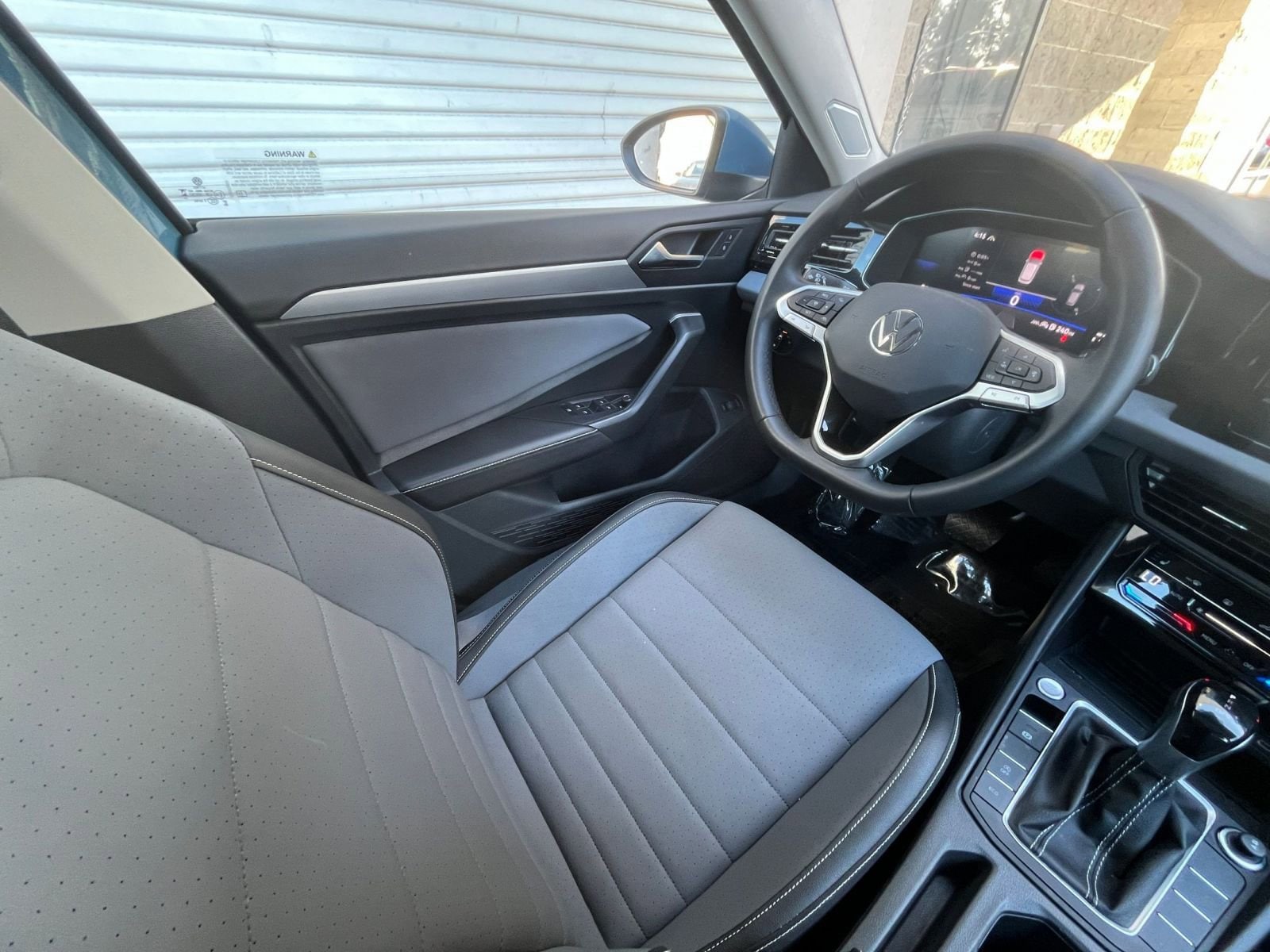 Thumbnail: 2025 Volkswagen Jetta - 34