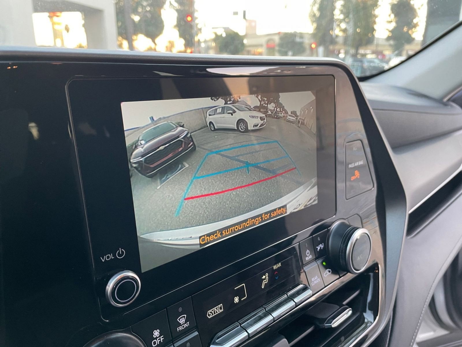 Thumbnail: 2025 Toyota Highlander - 17