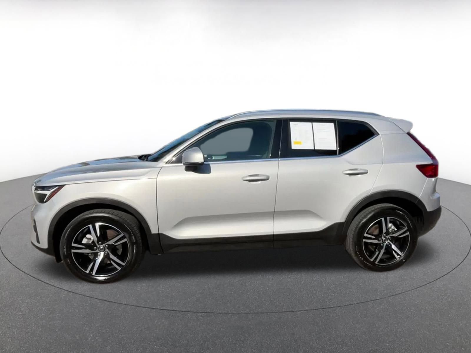 Thumbnail: 2024 Volvo XC40 - 9