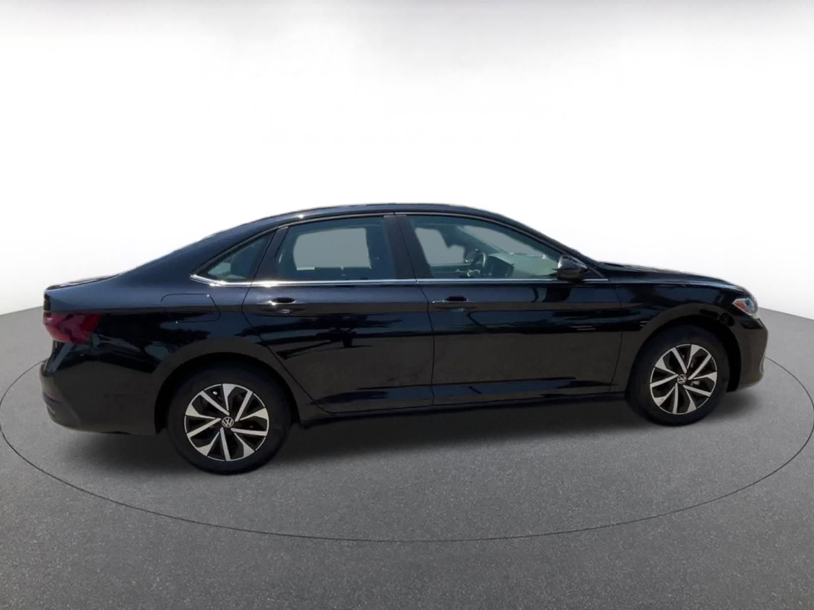 Thumbnail: 2024 Volkswagen Jetta - 16
