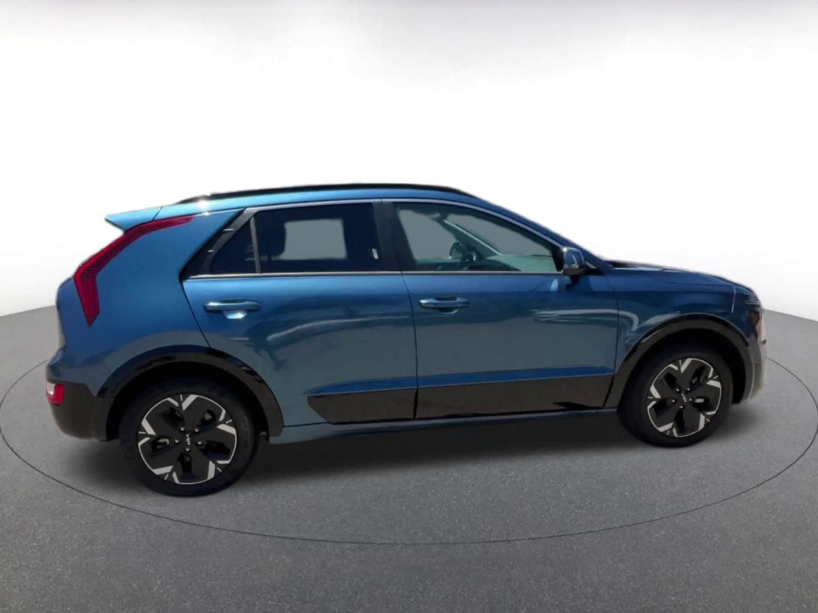 Thumbnail: 2023 Kia Niro - 16