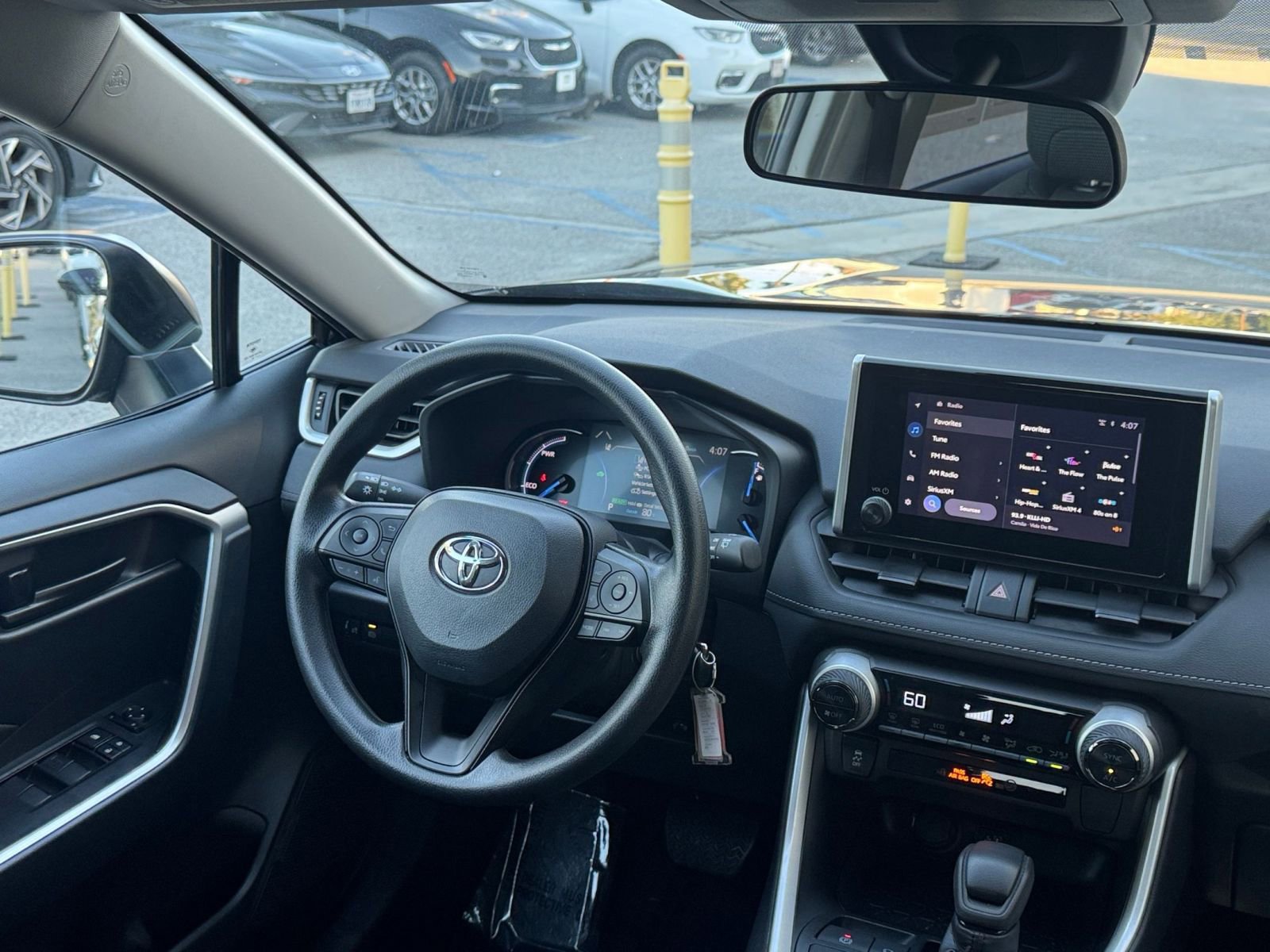 Thumbnail: 2025 Toyota RAV4 - 33