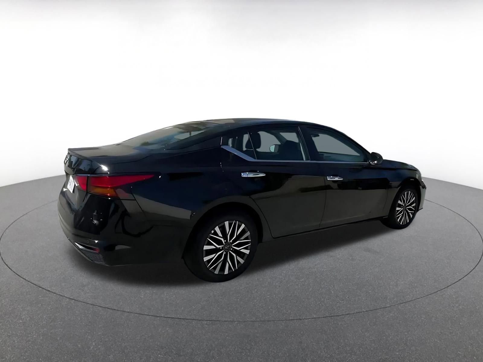 Thumbnail: 2025 Nissan Altima - 15